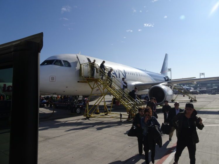 Descente de l'avion à Santiago de Chile