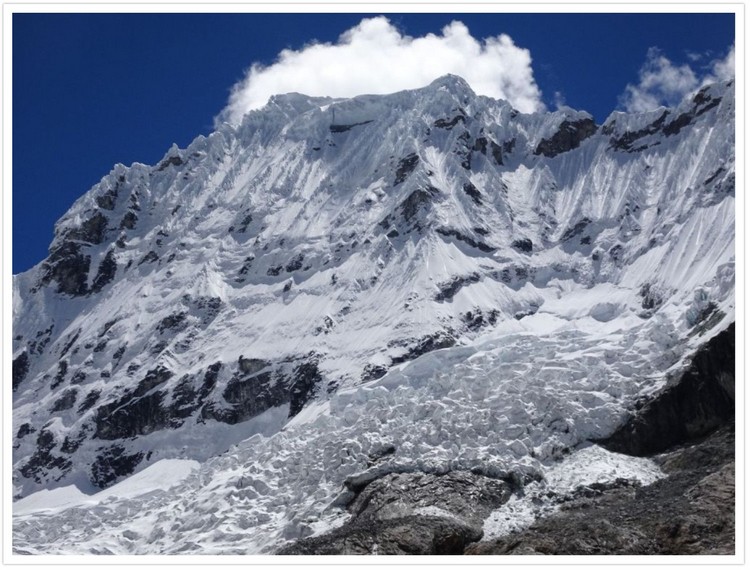 Chacraraju et son sommet Ouest qui culmine à 6112m