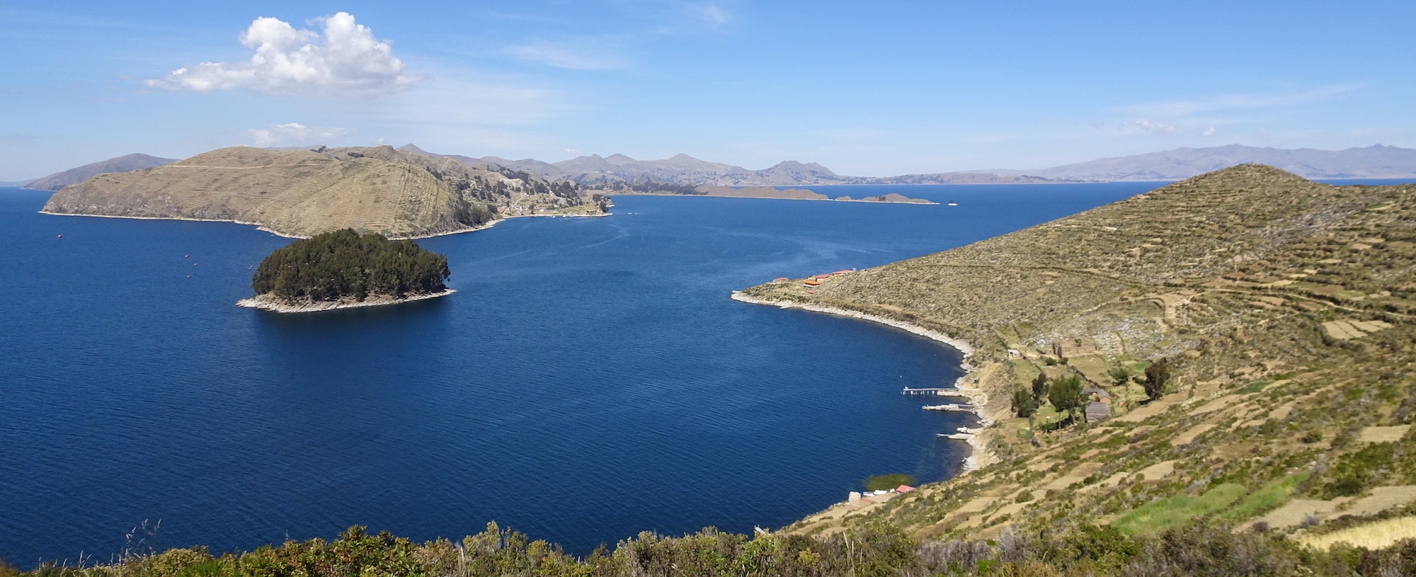 Vue sur le lac Titicaca depuis l'Isla del Sol